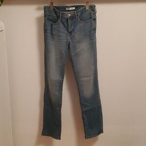 NWOT Signature by Levi Strauss Jean, straight, women size W30 L34. Faded blue.